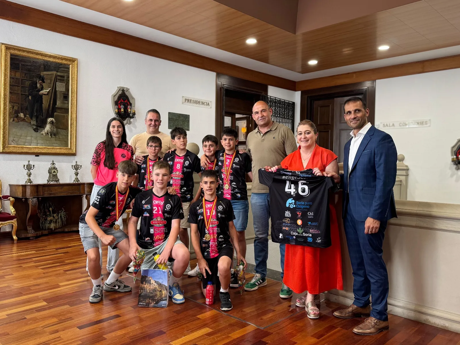 Foto 2 - Soria homenajea al Sporting Santo Domingo alev&iacute;n, un equipo de leyenda