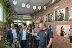 Visita oficial al barrio vallisoletano de Pajarillos. /Jta.