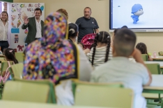 Visita oficial al barrio vallisoletano de Pajarillos. /Jta.