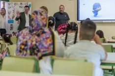 Visita oficial al barrio vallisoletano de Pajarillos. /Jta.