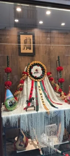 Foto 5 - El arte taurino toma los escaparates de Soria en la antesala de San Juan