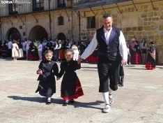 Una imagen previa al desfile del Domingo de Calderas hoy. /PC