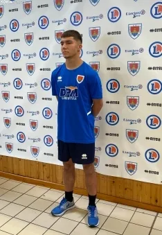 Foto 37 - As&iacute; son las equipaciones del CD Numancia para la temporada 25/26: historia, identidad y un toque vaquero