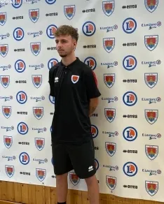 Foto 36 - As&iacute; son las equipaciones del CD Numancia para la temporada 25/26: historia, identidad y un toque vaquero