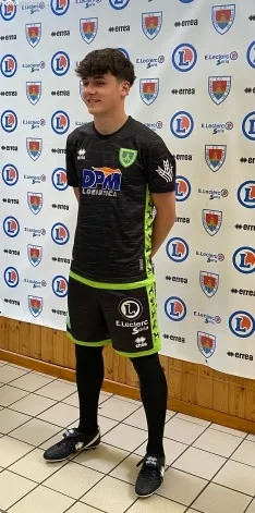 Foto 35 - As&iacute; son las equipaciones del CD Numancia para la temporada 25/26: historia, identidad y un toque vaquero