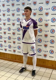 Foto 32 - As&iacute; son las equipaciones del CD Numancia para la temporada 25/26: historia, identidad y un toque vaquero