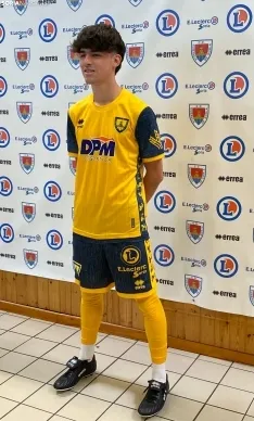 Foto 31 - As&iacute; son las equipaciones del CD Numancia para la temporada 25/26: historia, identidad y un toque vaquero