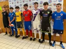 Foto 27 - As&iacute; son las equipaciones del CD Numancia para la temporada 25/26: historia, identidad y un toque vaquero