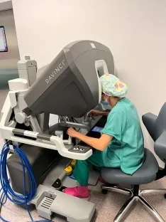 Foto 3 - Los profesionales del Hospital Santa B&aacute;rbara de Soria realizan las primeras cirug&iacute;as con el robot Da Vinci