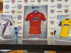 Foto 25 - As&iacute; son las equipaciones del CD Numancia para la temporada 25/26: historia, identidad y un toque vaquero