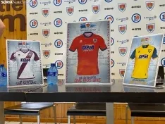 Foto 24 - As&iacute; son las equipaciones del CD Numancia para la temporada 25/26: historia, identidad y un toque vaquero