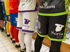 Foto 18 - As&iacute; son las equipaciones del CD Numancia para la temporada 25/26: historia, identidad y un toque vaquero