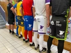 Foto 17 - As&iacute; son las equipaciones del CD Numancia para la temporada 25/26: historia, identidad y un toque vaquero
