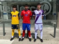 Foto 7 - As&iacute; son las equipaciones del CD Numancia para la temporada 25/26: historia, identidad y un toque vaquero