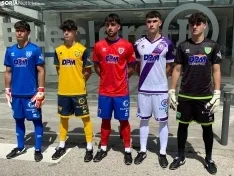 Foto 5 - As&iacute; son las equipaciones del CD Numancia para la temporada 25/26: historia, identidad y un toque vaquero