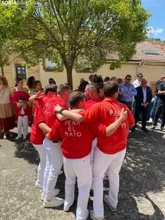 Los mozos de Espejón bailan a su Virgen/ Adriana Ovejero.