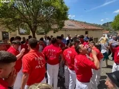 Los mozos de Espejón bailan a su Virgen/ Adriana Ovejero.