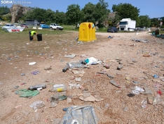 Foto 6 - FOTOS| El botellón llena de basura Valonsadero
