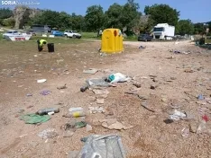 Foto 6 - FOTOS| El botell&oacute;n llena de basura Valonsadero