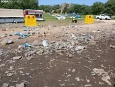 Foto 7 - FOTOS| El botell&oacute;n llena de basura Valonsadero