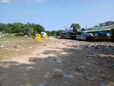 Foto 11 - FOTOS| El botell&oacute;n llena de basura Valonsadero