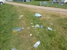 Foto 27 - FOTOS| El botell&oacute;n llena de basura Valonsadero