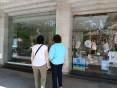 Foto 4 - La AECC abre su mercadillo solidario: creaciones que son terapia