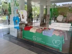 Foto 5 - La AECC abre su mercadillo solidario: creaciones que son terapia