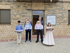 Foto 3 - Fuentestrún celebra la fiesta de la Trinidad con la bendición y el reparto del pan bendito