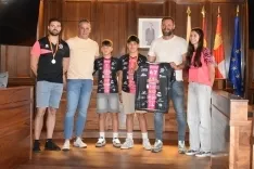 Foto 3 - Soria homenajea al Sporting Santo Domingo alev&iacute;n, un equipo de leyenda