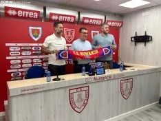 Foto 5 - Abel Segovia, a escena: f&uacute;tbol ofensivo, identidad, plantilla corta y mantener la base del curso pasado
