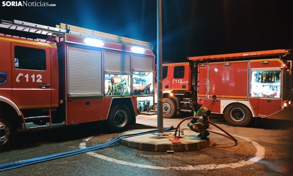 Arden tres hectáreas en Benamira tras el incendio de varios contenedores