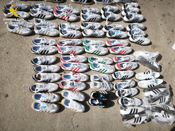 La Guardia Civil investiga a una persona por vender ropa falsificada en las fiestas de los pueblos de Soria