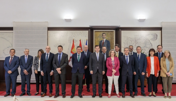 Mañueco sella un acuerdo con los principales fabricantes y proveedores de la automoción para reforzar el liderazgo industrial de Castilla y León en Europa