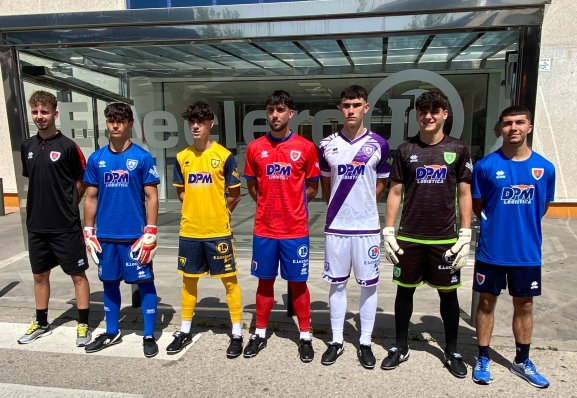Así son las equipaciones del CD Numancia para la temporada 25/26: historia, identidad y un toque vaquero