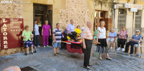 Los jubilados de la residencia Latorre sanjuanean con su caldera