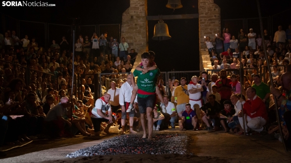 El Paso del Fuego de San Pedro Manrique en imágenes 