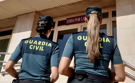 La Guardia Civil detiene a un grupo criminal dedicado a la venta de conservas de la variedad pimientos del cristal que no habían pasado los controles higiénico-sanitarios