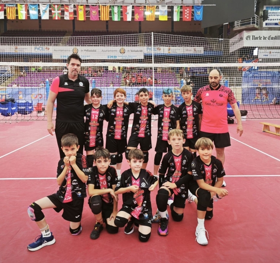 El Sporting Santo Domingo benjamín masculino, a por la gesta en la final del Campeonato de España de voleibol