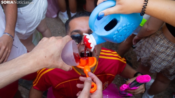 FOTOS | Inevitable y colorido ambiente festivo en la mañana del Viernes de Toros 