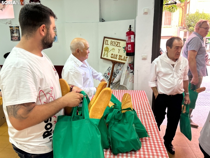 Fotos: Los sorianos acuden en masa a las cuadrillas para recoger sus tajadas del Domingo de Calderas