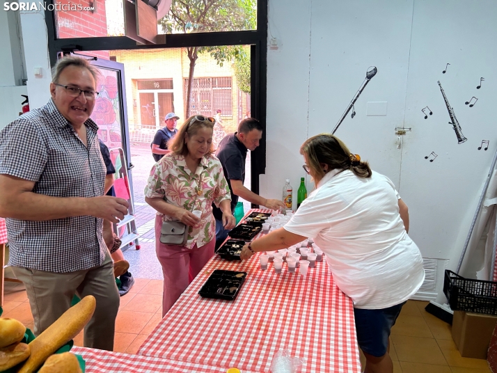 Fotos: Los sorianos acuden en masa a las cuadrillas para recoger sus tajadas del Domingo de Calderas