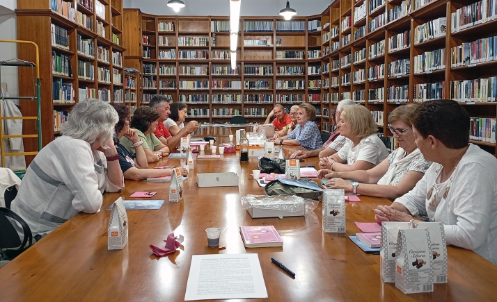 El club de lectura de El Burgo de Osma cierra un curso de éxitos: autores, debates y una creciente lista de espera