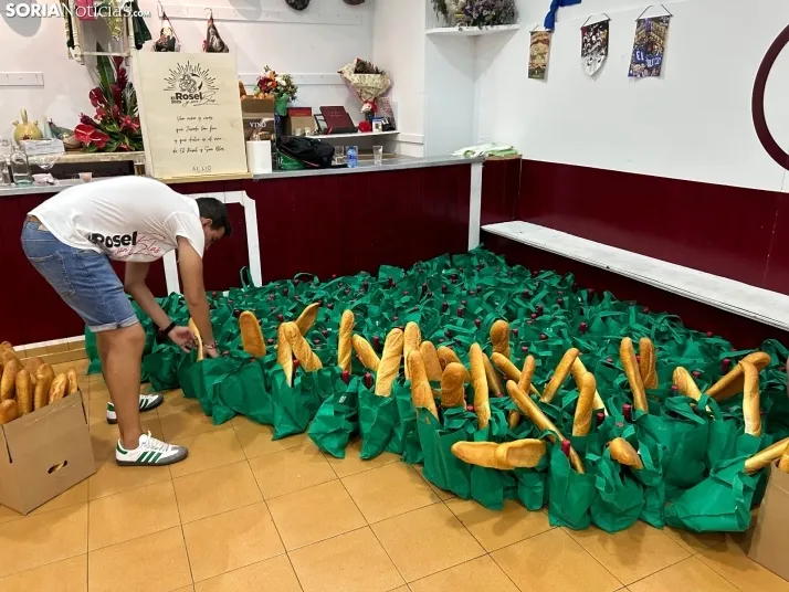 Fotos: Los sorianos acuden en masa a las cuadrillas para recoger sus tajadas del Domingo de Calderas