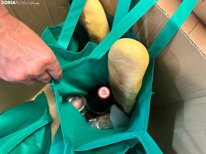 Fotos: Los sorianos acuden en masa a las cuadrillas para recoger sus tajadas del Domingo de Calderas