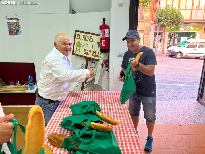 Fotos: Los sorianos acuden en masa a las cuadrillas para recoger sus tajadas del Domingo de Calderas