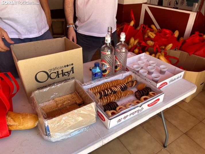 Fotos: Los sorianos acuden en masa a las cuadrillas para recoger sus tajadas del Domingo de Calderas