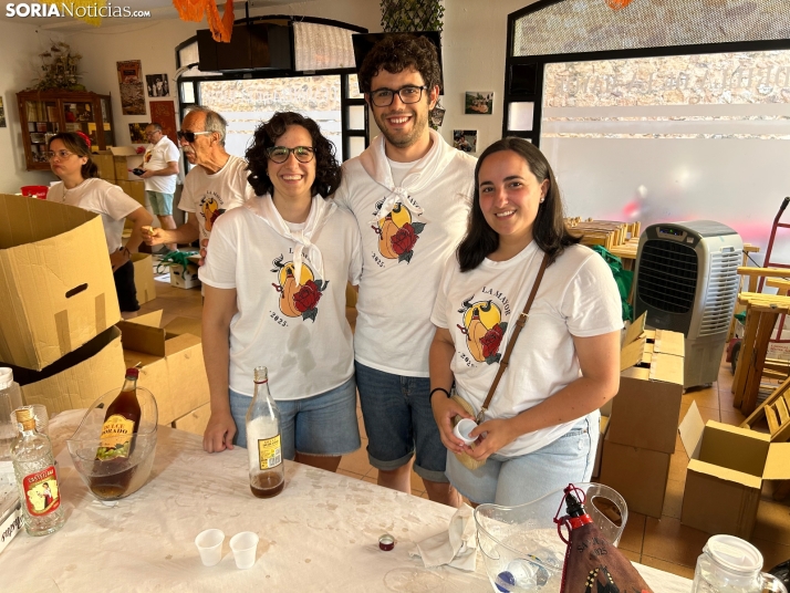 Fotos: Los sorianos acuden en masa a las cuadrillas para recoger sus tajadas del Domingo de Calderas