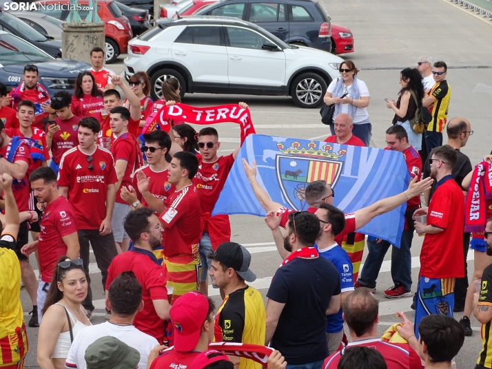 Una imagen del recibimiento a los jugadores del CD Numancia vs CD Teruel. /PC