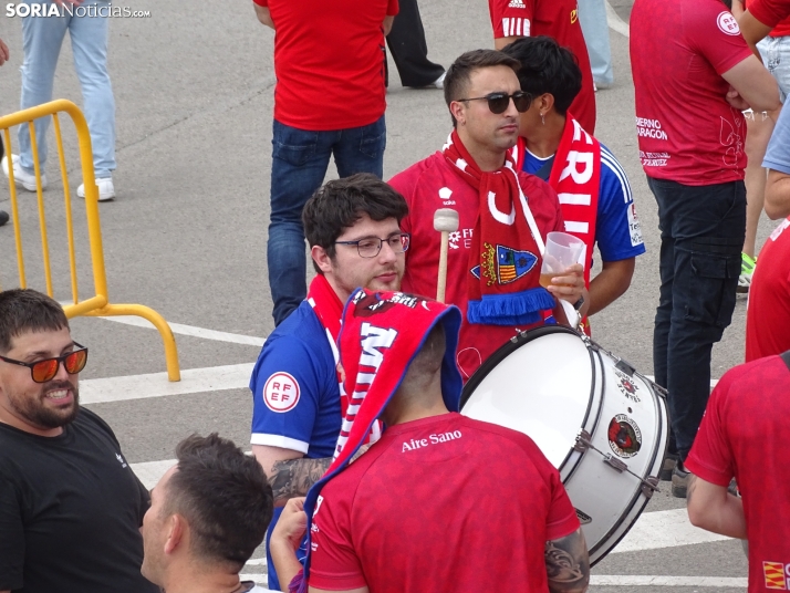 Una imagen del recibimiento a los jugadores del CD Numancia vs CD Teruel. /PC
